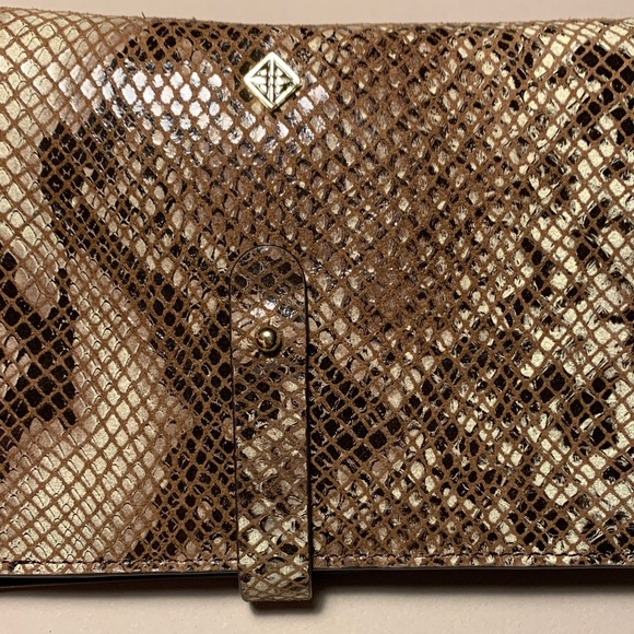 ANTONIO MELANI Brown Textured Leather Travel Wallet - Picture 2 of 12